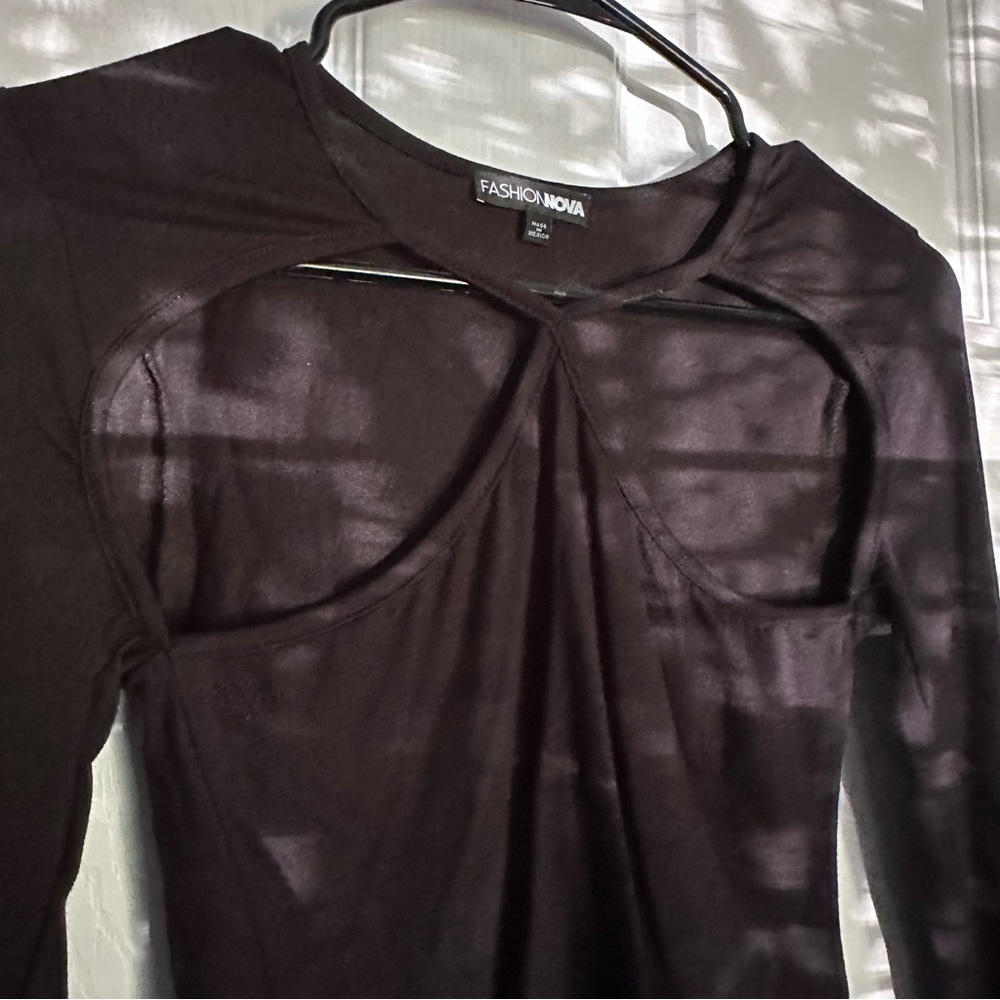 - [ ] Black Cutout Cropped Long Sleeve